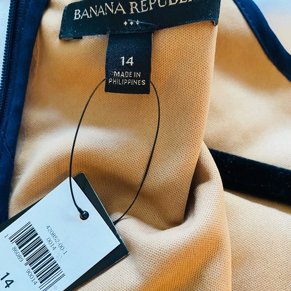 Banana Republic Sleeveless Blue Lace Cocktail Dress. Nude lining. Size 14. - Picture 6 of 7